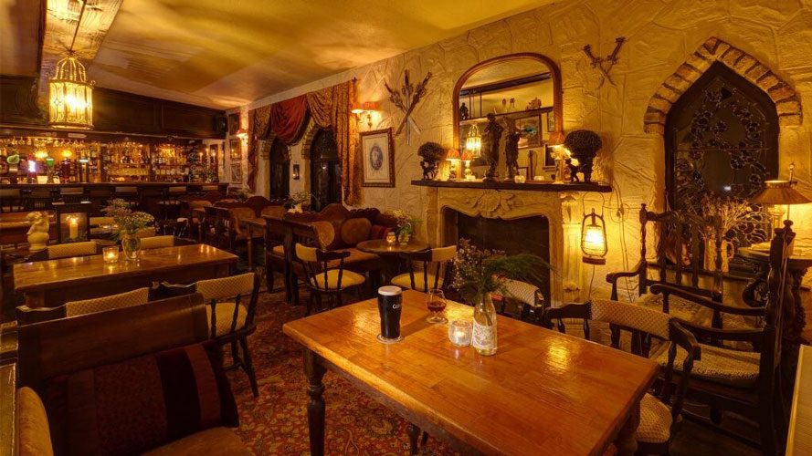 Cloonacauneen-Castle-interior-bar